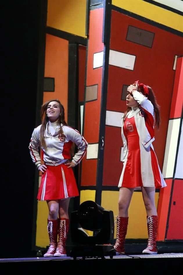 'La CQ, El Musical' divierte a regios en el Banamex.
