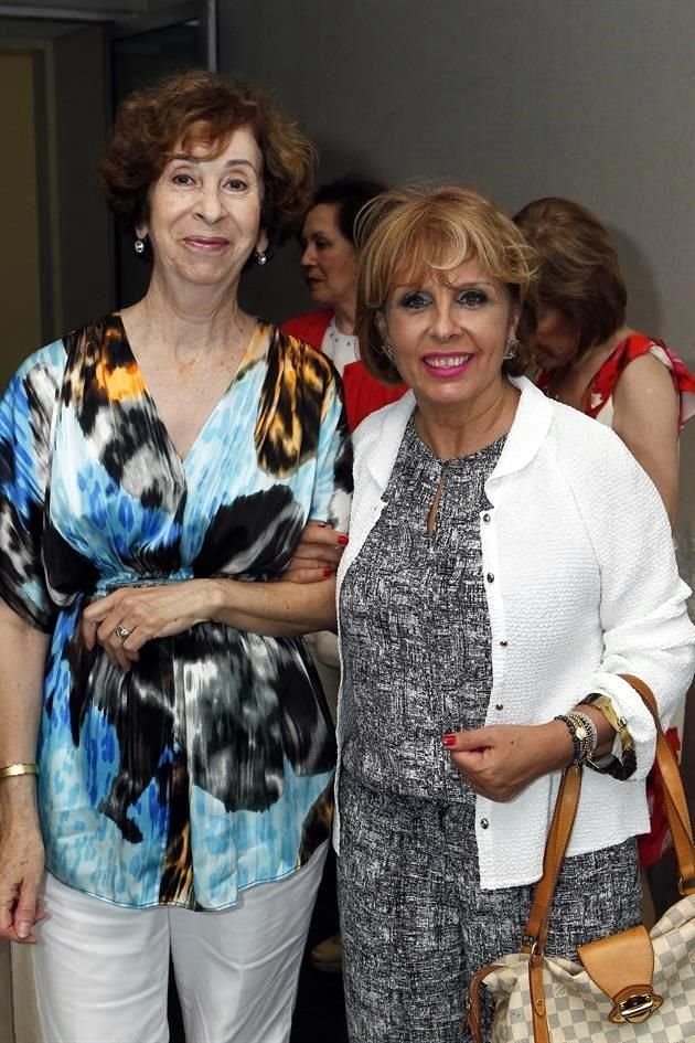 Gloria Valdés de Ballesteros y Rosy Villarreal de García