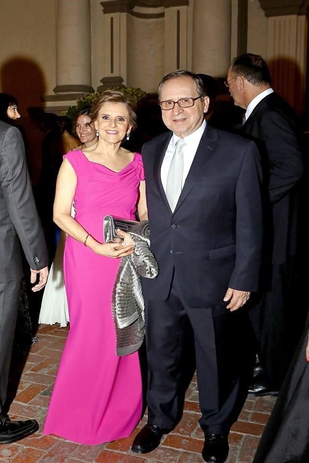 Irma de Alva y Salvador Alva