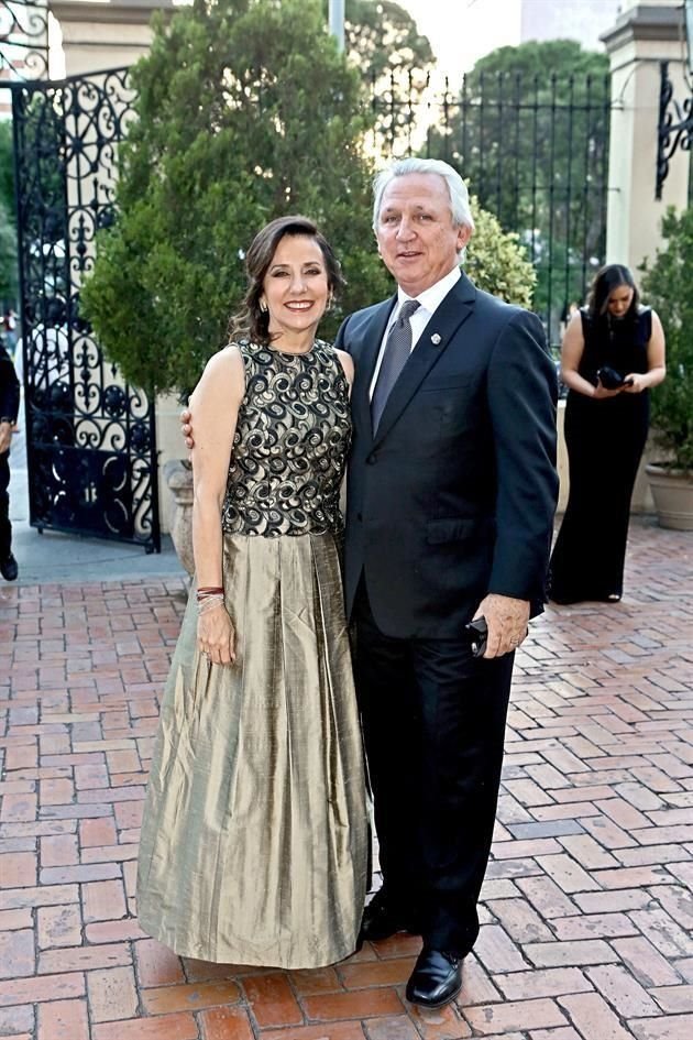 Daniela García de Cueva y Patrico Cueva
