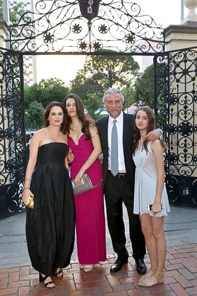 Mariana Garza de Treviño, Inés Treviño Garza, Juan Pablo Treviño y Paula Treviño Garza