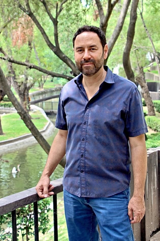 El ornitólogo Miguel Ángel Gómez Garza es asesor del aviario del Planetario Alfa.