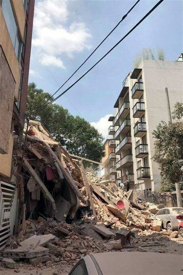 Edificios en la Ciudad de México colapsaron.