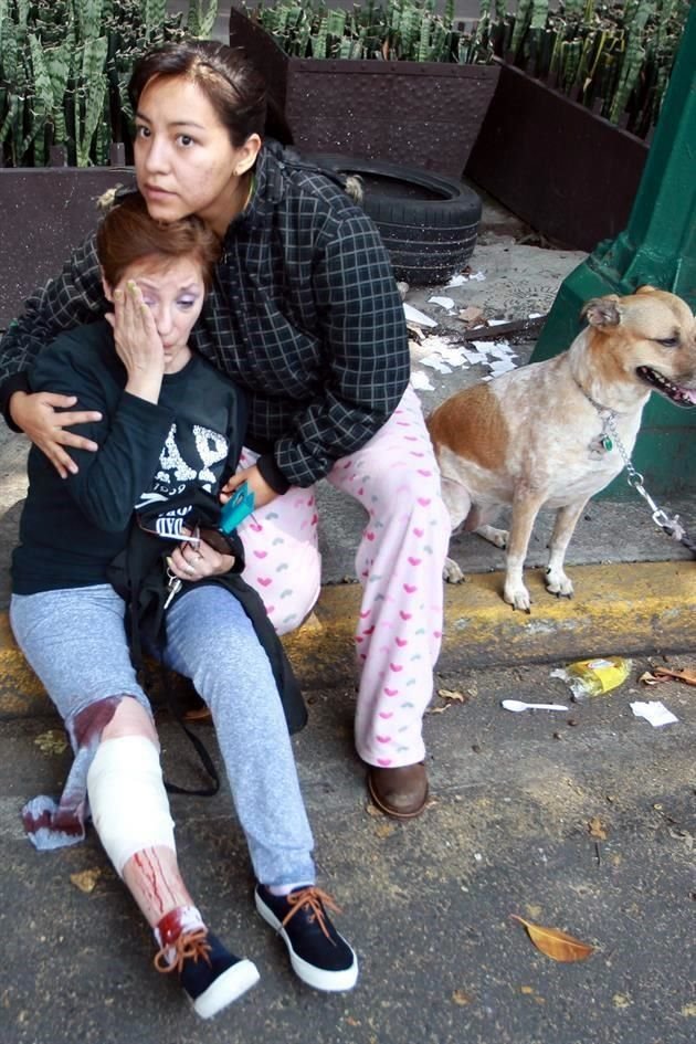 Algunas personas resultaron heridas al intentar resguardarse del sismo.