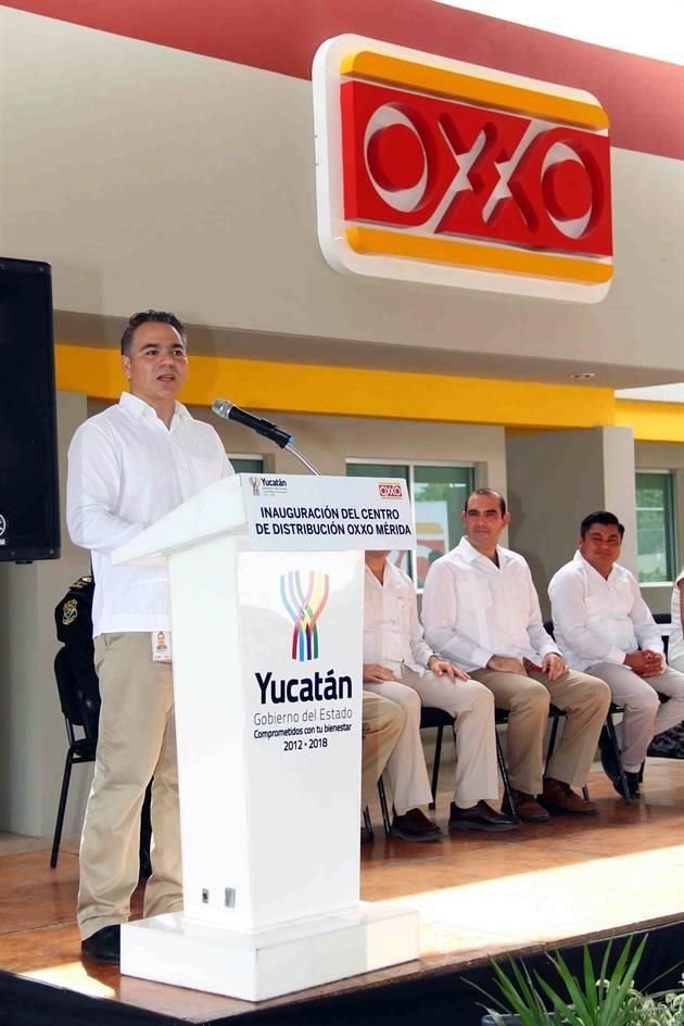 Alejandro Cruz Perera, gerente de CEDIS Oxxo Mérida.