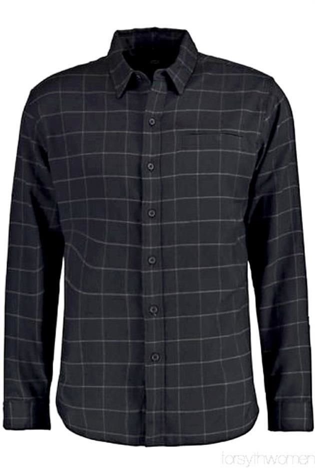 La camisa Pro Work Shirt Commuter de Levis está fabricada con tela elástica, además de que su corte resulta ligeramente más largo en la parte de atrás para ser cómoda durante la rodada.