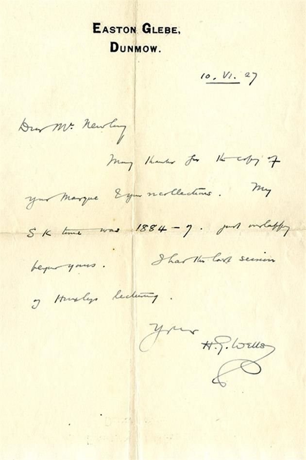 También hay una carta de H. G. Wells a Newbery, entonces director de la escuela, de 1927.