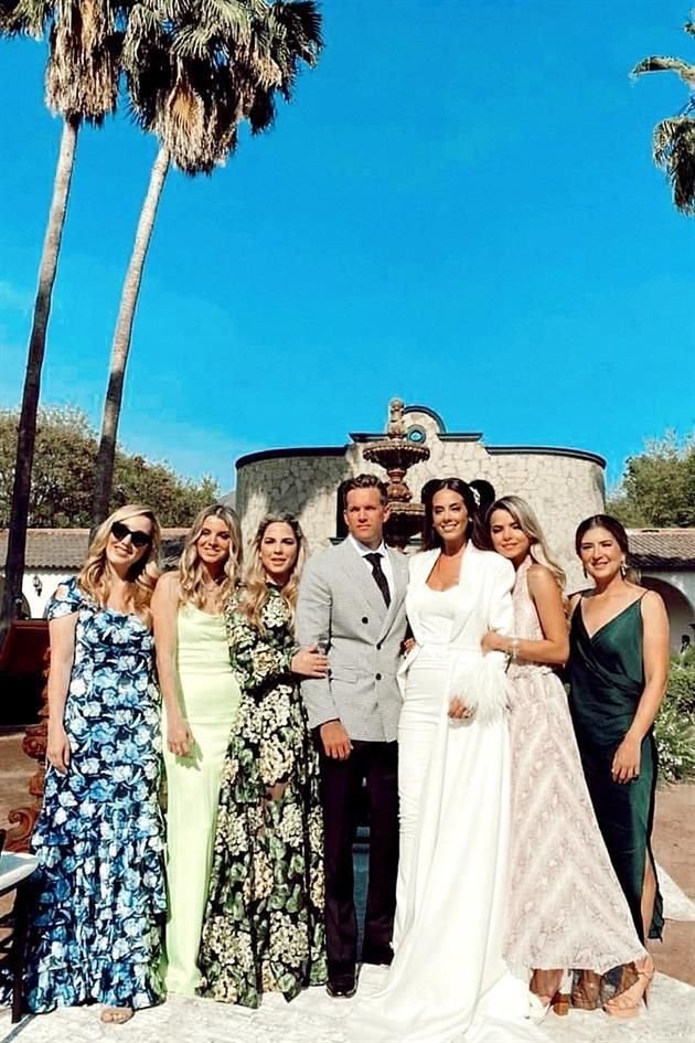 Stephanie Roxanne, Mónica Morton, Pau Martínez de Altamirano, los novios, Valeria Meade de Martínez y Chachis Hernández de Rodríguez
