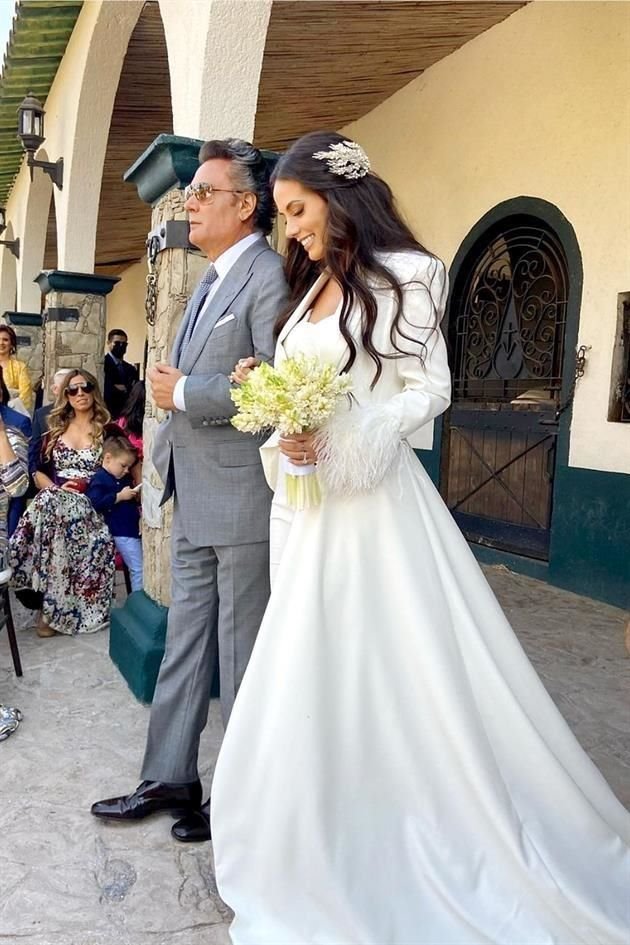 La novia del brazo de su papá Francisco Morales Purón