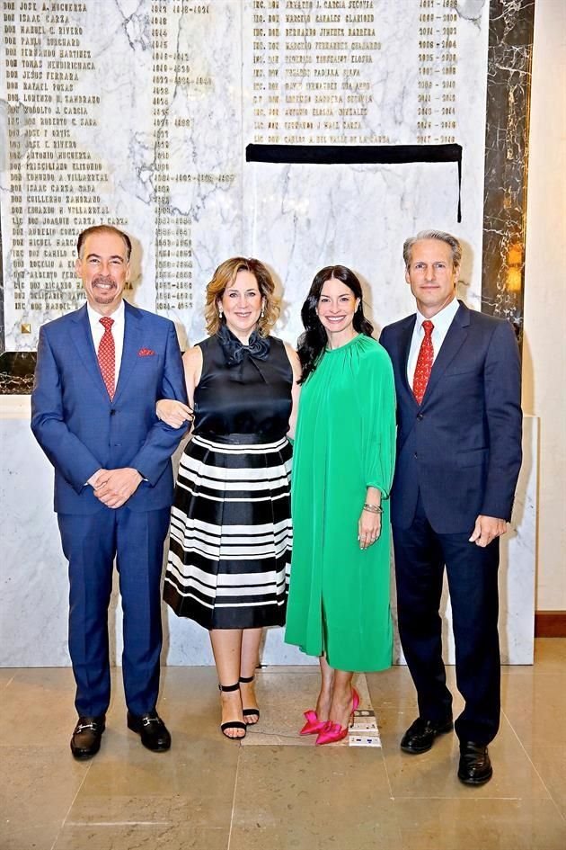 Daniel Villarreal Iglesias y Paulina Garza de Villarreal, presidentes salientes. Norma González de Margáin<br>y Ricardo Margáin Wendorf, presidentes entrantes