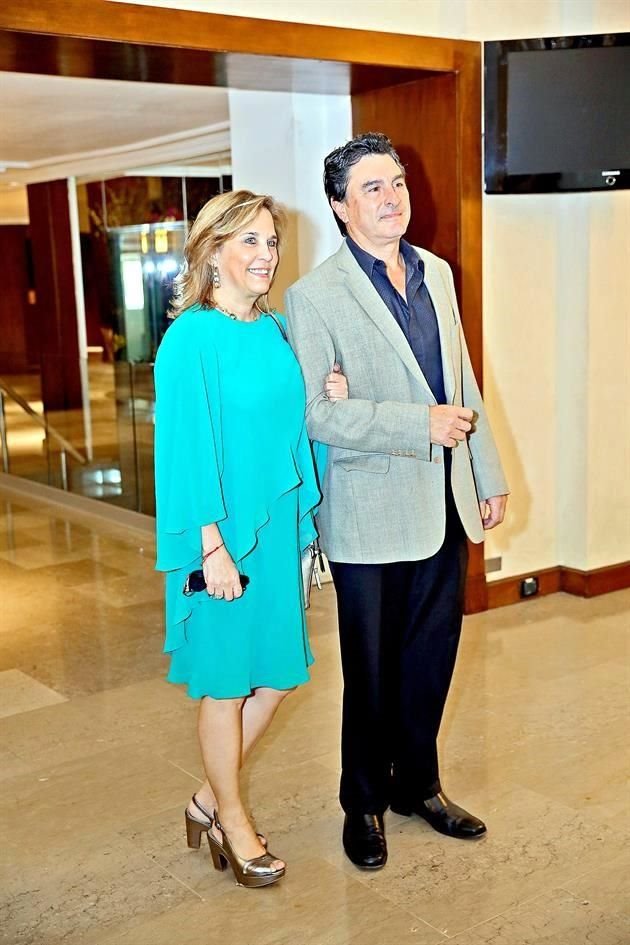 Laura Elizondo de Vargas y Pepe Vargas