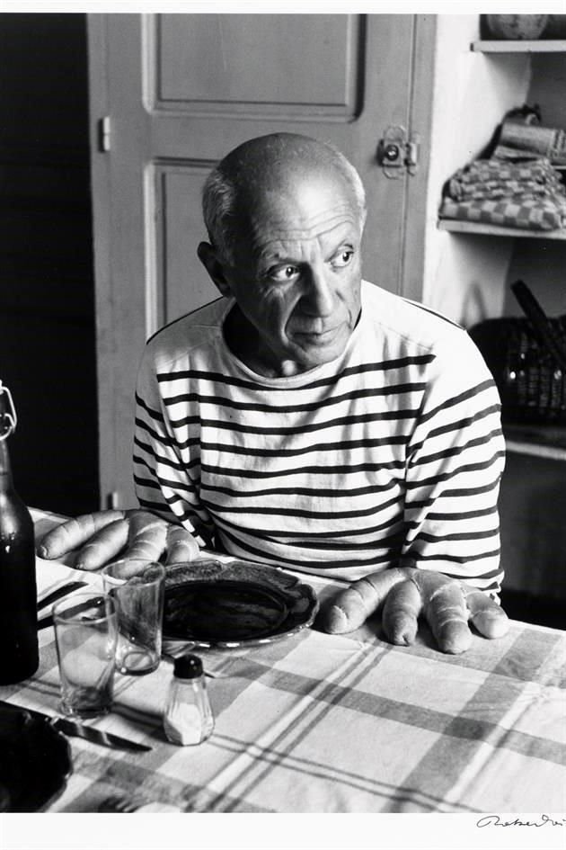 Entre los artistas retratados que protagonizan la muestra se encuentran Pablo Picasso, por Robert Doisenau.