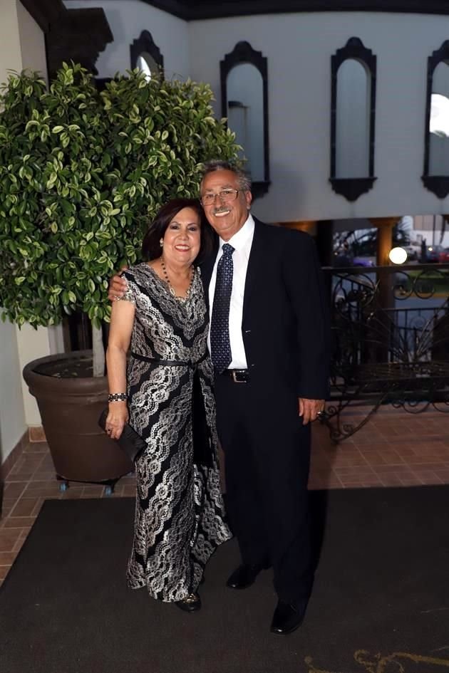 Erelinda Garza y Ezequiel Flores