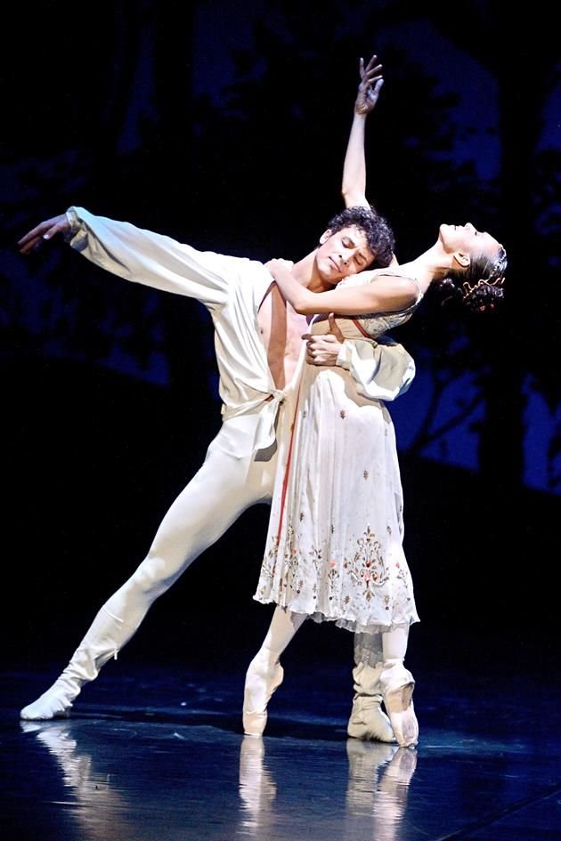 Rocío Alemán y Pablo von Sternenfels bailan 'Romeo y Julieta', con coreografía de John Cranko.