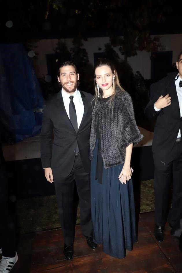 Adrián González y Mónica Leal de González