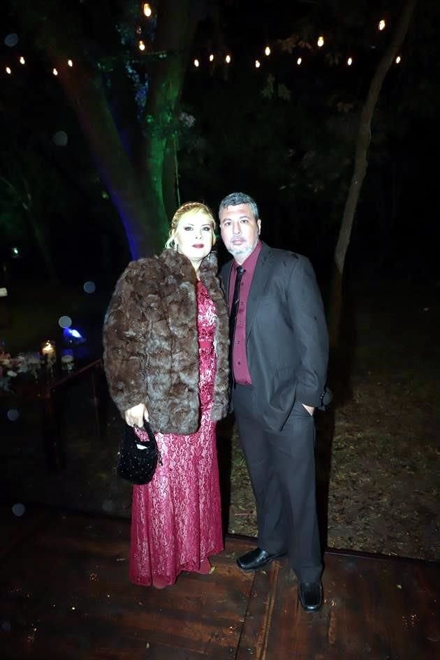 Roberto Fuentes y Leticia Gaona