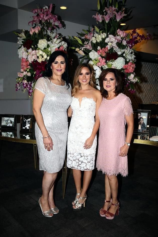 Yolanda Saldaña Ramírez, Ana Karen Villarreal Salazar y Myrna Salazar de Villarreal