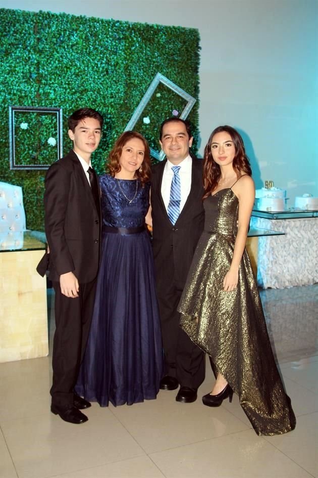 Diego Gracia Patiño, Verónica Patiño de Gracia, César Gracia Elizondo y Lucia Gracia Patiño
