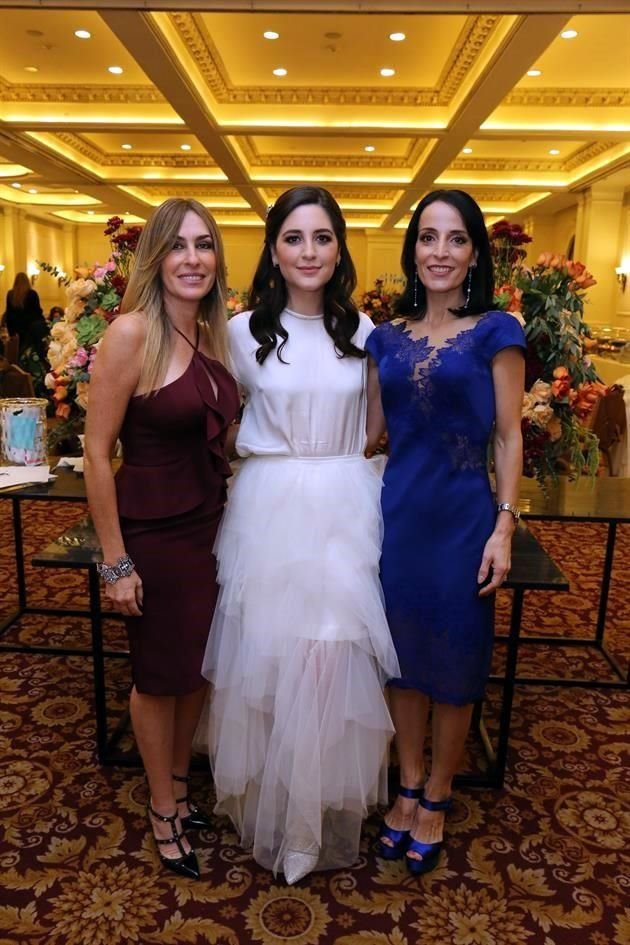 Sandra Martínez de Lozano, Paola Safi Drexel y Marisa Drexel de Safi