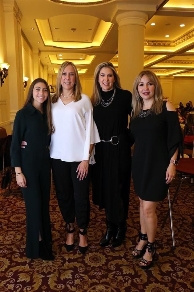 Adriana Safi, Adriana Villarreal, Caty Villarreal de Safi y Katia Garza de Cantú