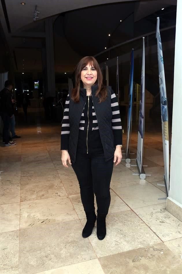 Mary González