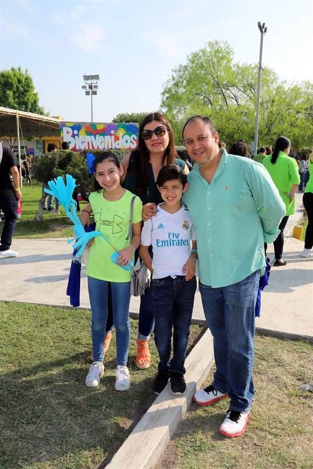 Arely Sánchez de López, Joaquín López, María Fernanda López y Joaquín López