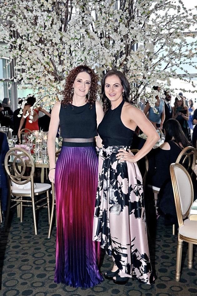 Marcela Palacios de Garza y Victoria Palacios de Rincón