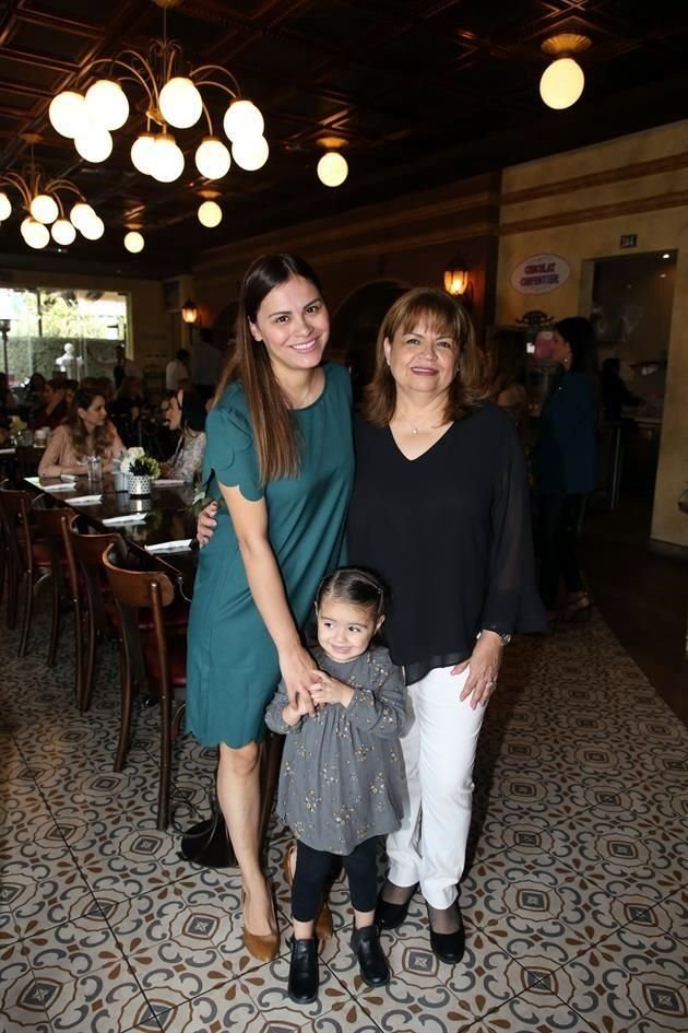 Karla Fuentes de Martínez, Hilda Gómez González y Ariana Martínez