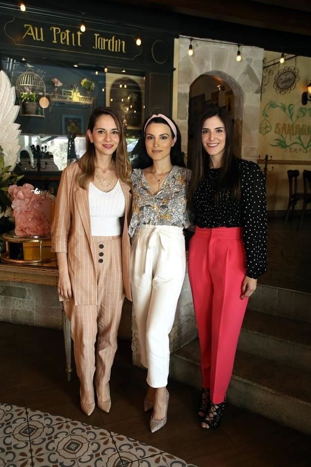 Ale Flores, Astrid Rodríguez y Mariana Cantú