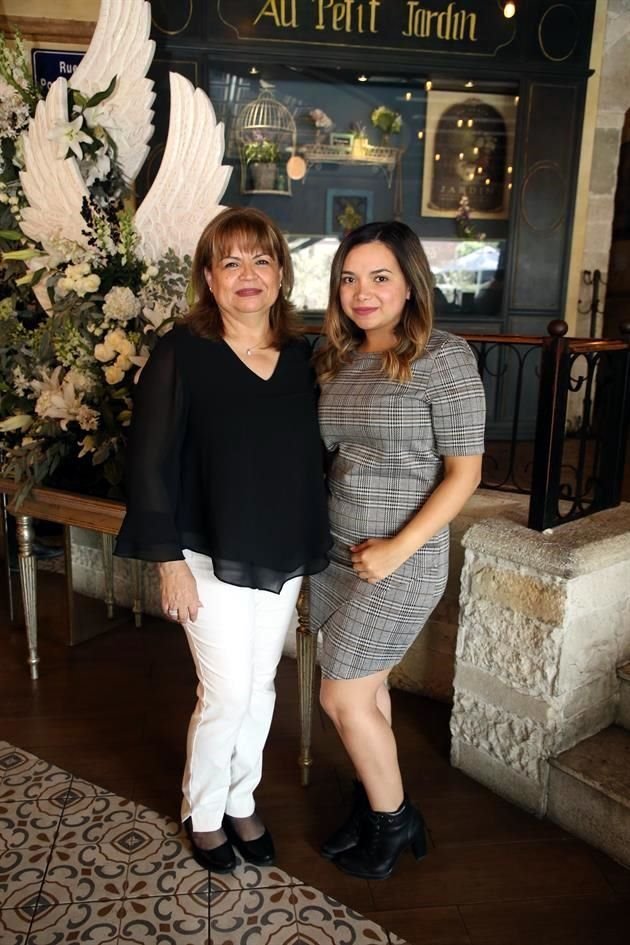 Hilda Gómez González y Yessica García