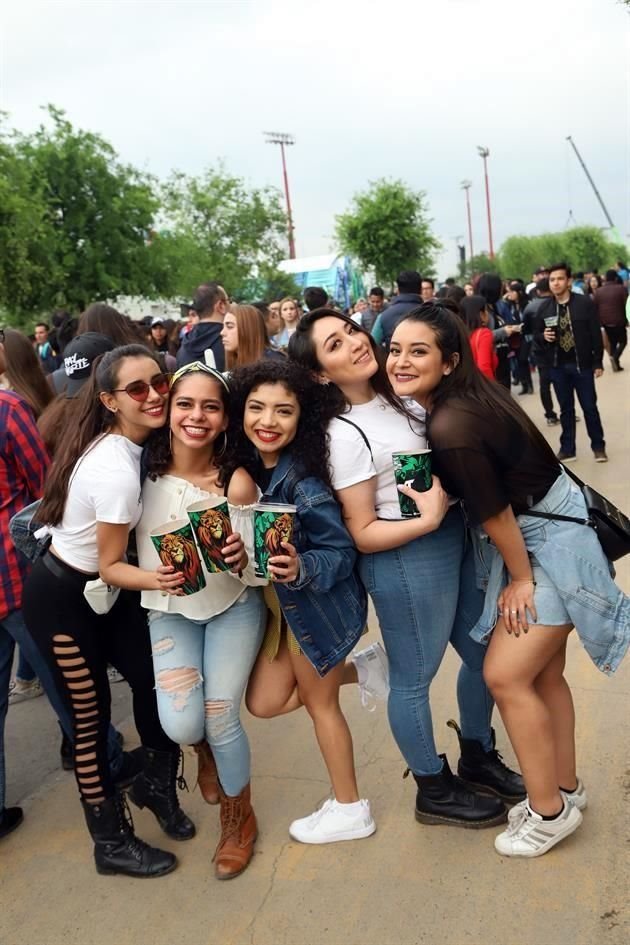 Yazmín Martínez, Crystal Muñetones, Nohemí Pontifes, Sol Zavaleta y Yocelin Martínez