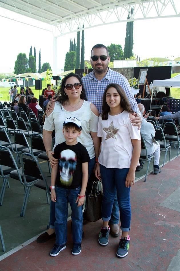 Alex García Martínez, Paola García Martínez, Brenda Martínez y Alejandro García