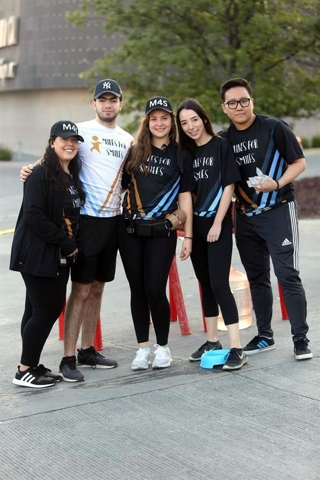 Ana Lucia González, Bernardo Garza, Valentina Salvador, Elena Llaguno y Jay Chon