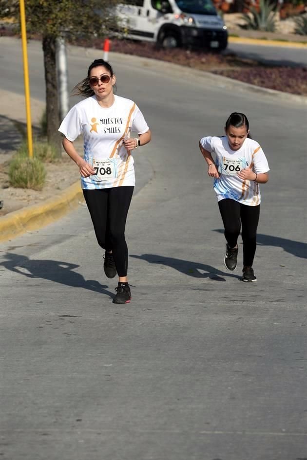 Claudia Terán y Daniela Flores