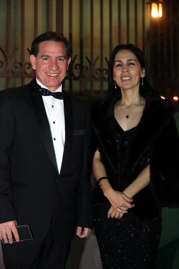 Carlos Mena y Adriana Garza