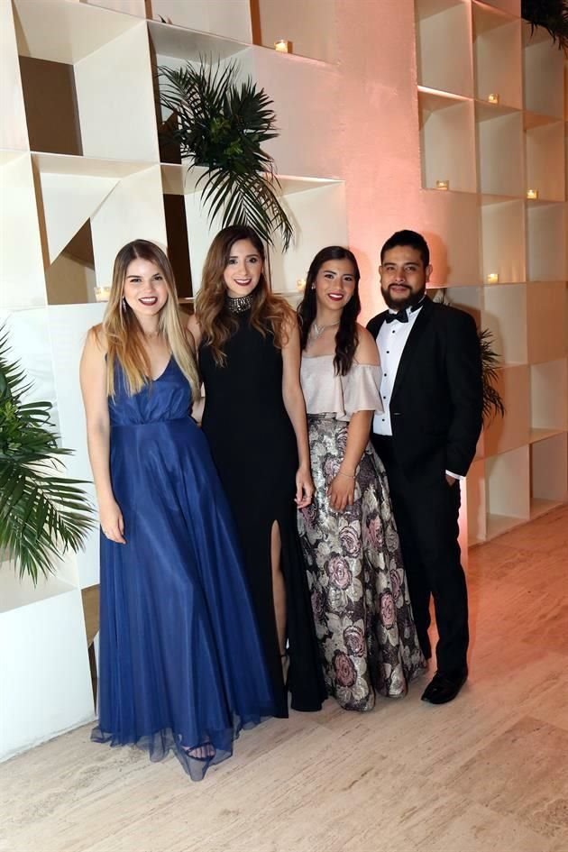 Karla Aguado, Alejandra Quintanilla, Priscila Rodríguez y Enrique López