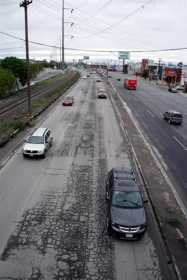 Los daños incluyen el puente vehicular sobre el Anillo Vial, dentro del mismo cuerpo con el sentido a Monterrey.