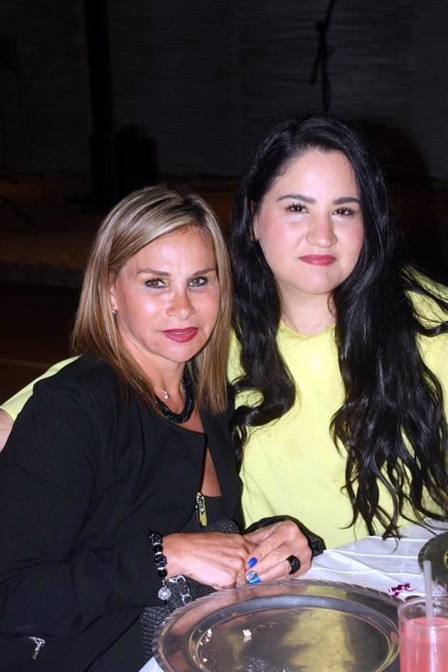 Dora Alicia de Mier y Evelyn Treviño