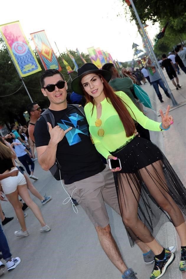Víctor Villagómez y Gaby