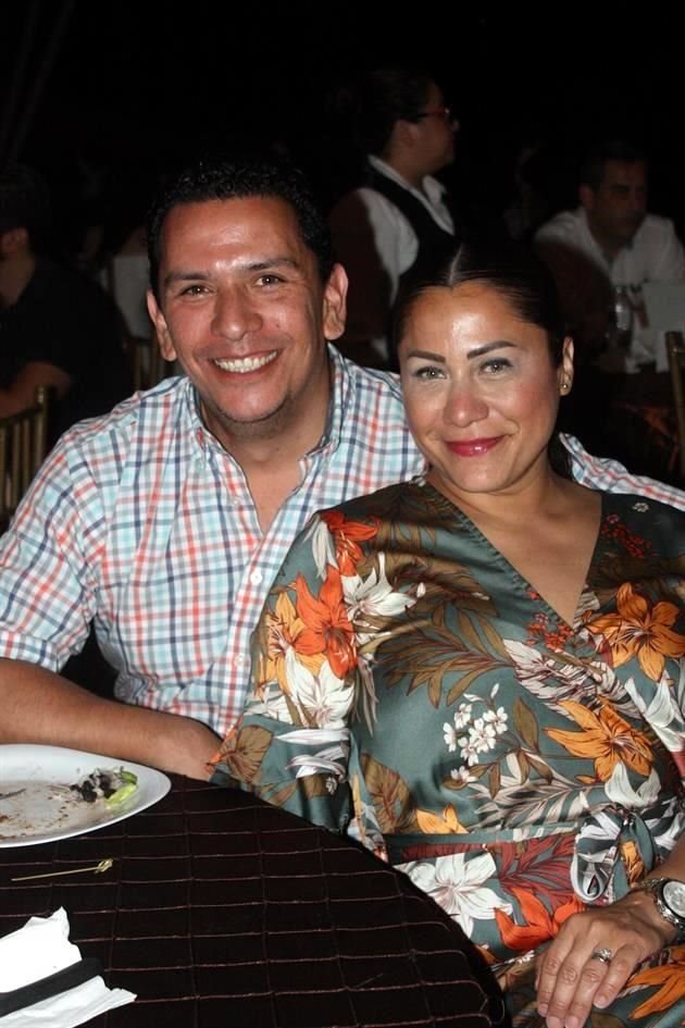 Poncho Ramos y Érika Escamilla