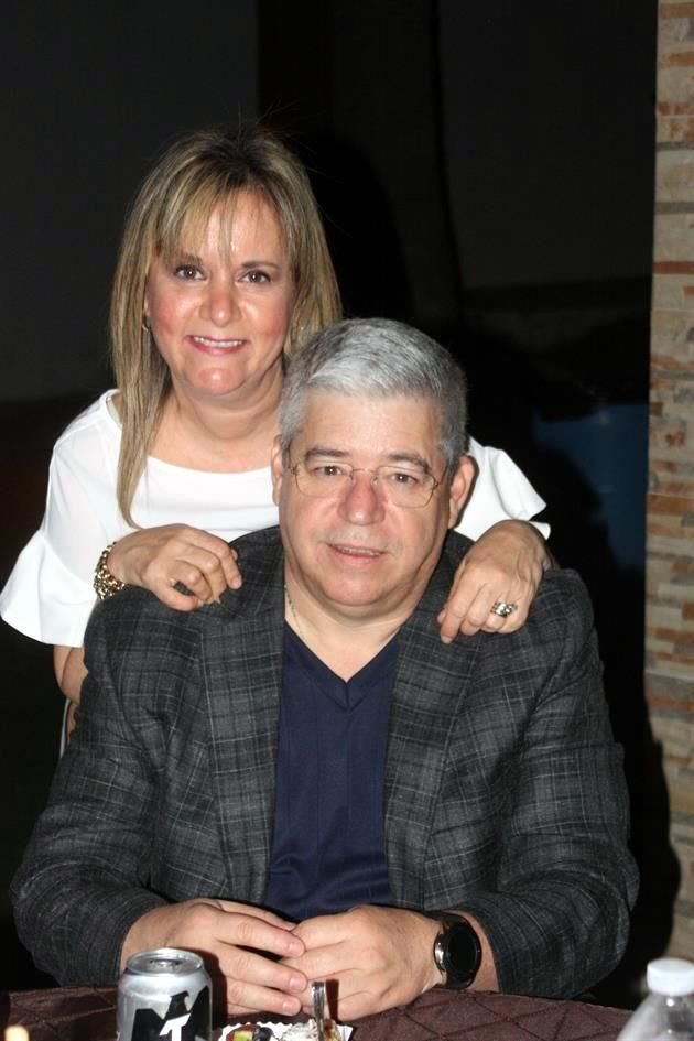 Mónica Villarreal de Lozano y Roberto Lozano