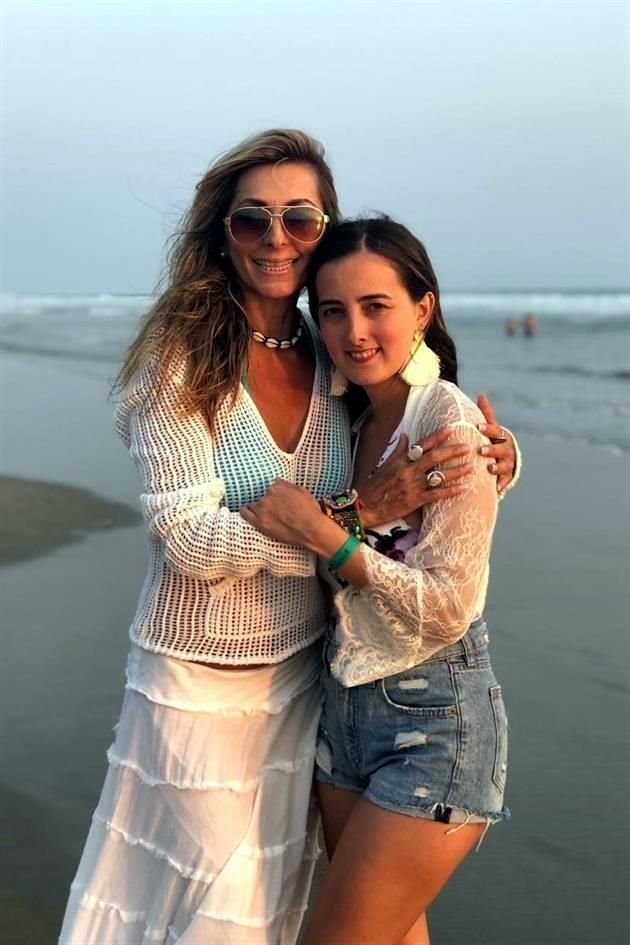 Adriana Cantú de Villarreal y Ana Karen Villarreal