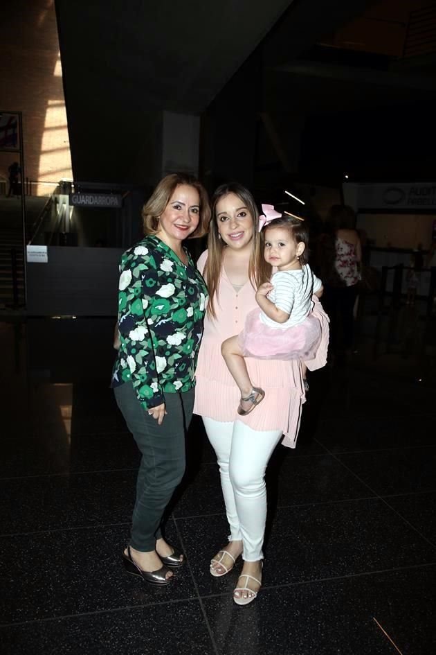 María Elena Mascareñas de Lamas, Nena Lamas de Fernández y Romina Fernández Lamas