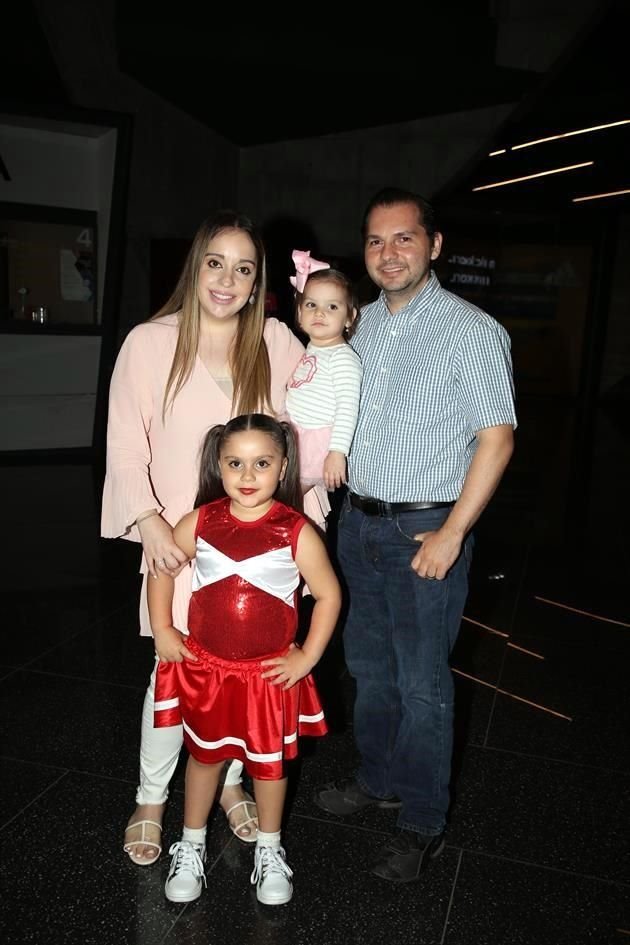 Nena Lamas de Fernández, Romina Fernández Lamas, Roberto Fernández y Elena Fernández Lamas