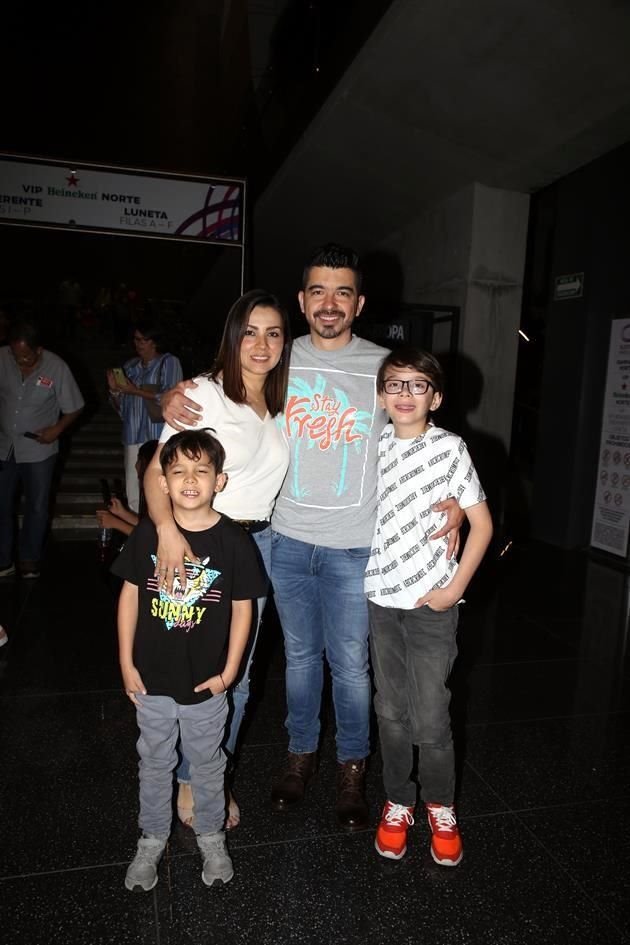 Alejandra de Mortera, Julián Mortera, Santiago Mortera y Mauricio Mortera