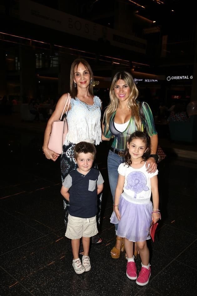 Ana Galván de González, Heire de González, Norberto González y Alexa García