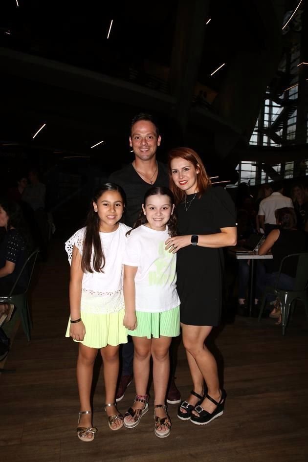 Jesús Perales, Mónica Chapa, María Lerma y Mariel Perales