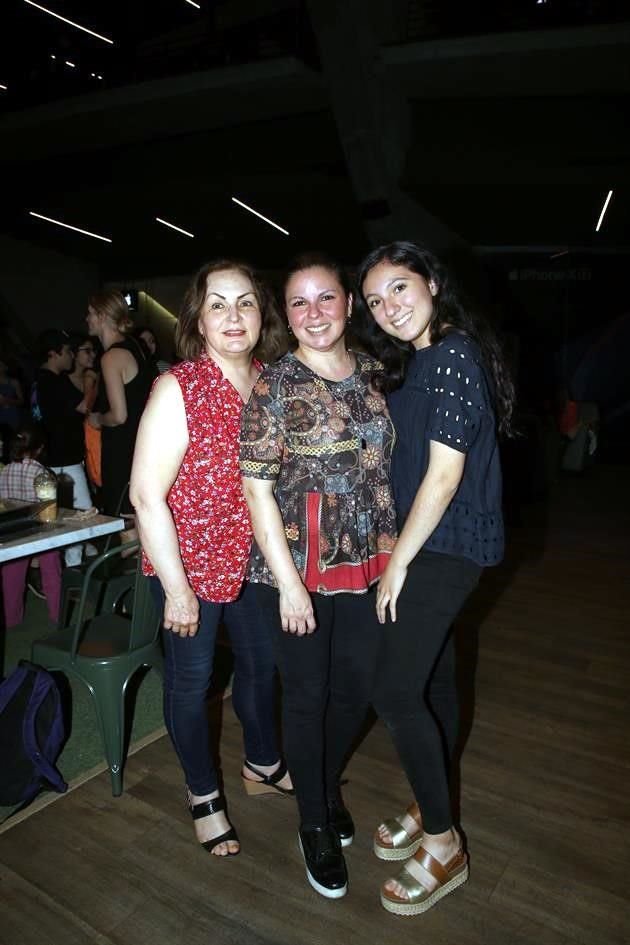 Cristina Zambrano, Cristina Martínez de Carlos y Kristen Carlos