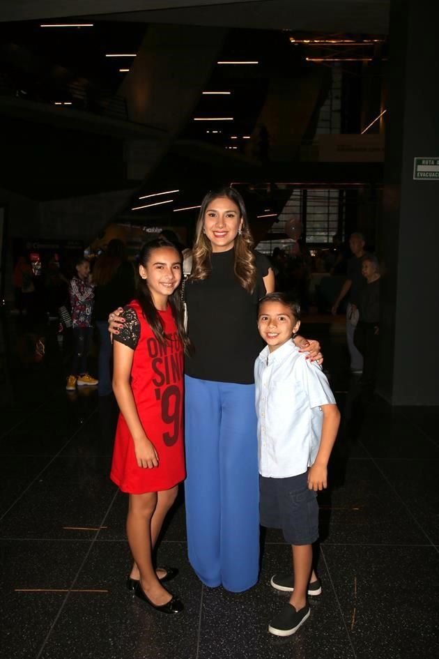 Ximena Sancho Garza, Anette Garza de Sancho y Patricio Sancho Garza