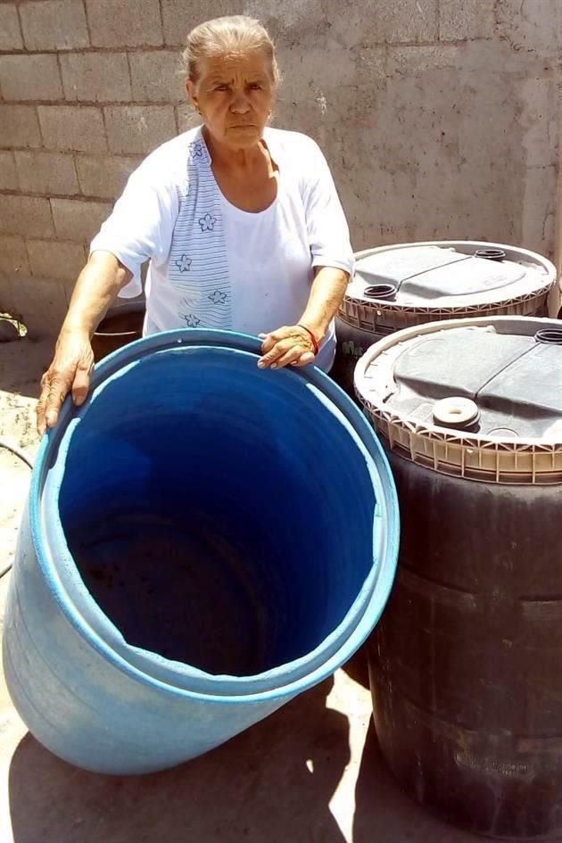 Habitantes del sur sufren la falta de agua.